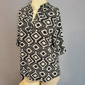 Gingy & Cocoa V-Neck Black & White Designed Blouse